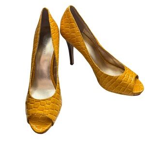 🌞 Nine West Yellow Croc Peep Toe Heels – Size 8.5M